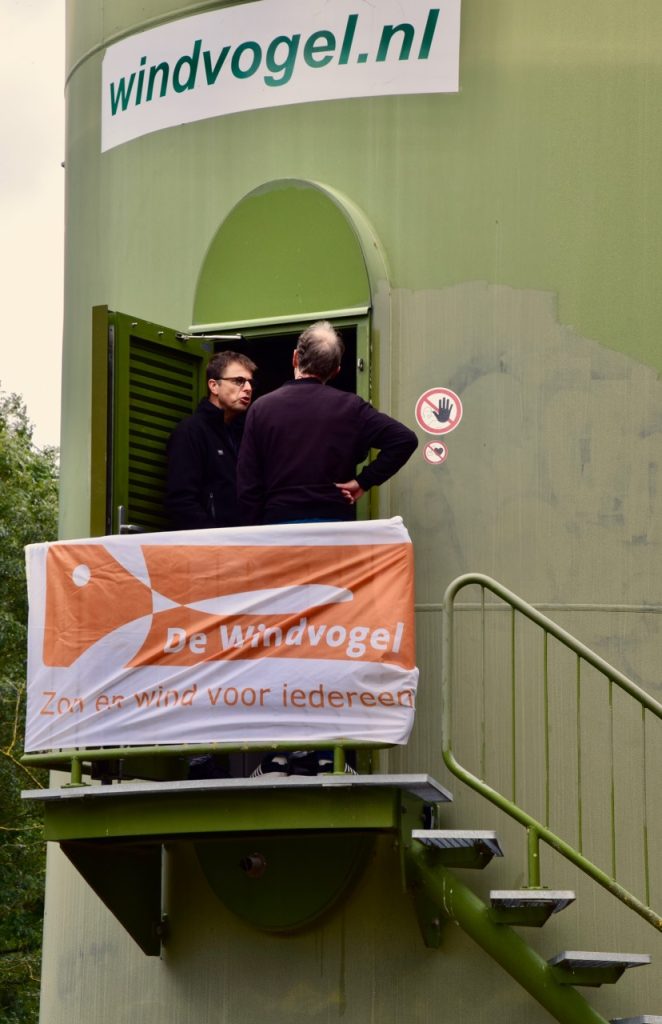 Molenaar Erik leidt bezoekers rond in de Amstelvogel